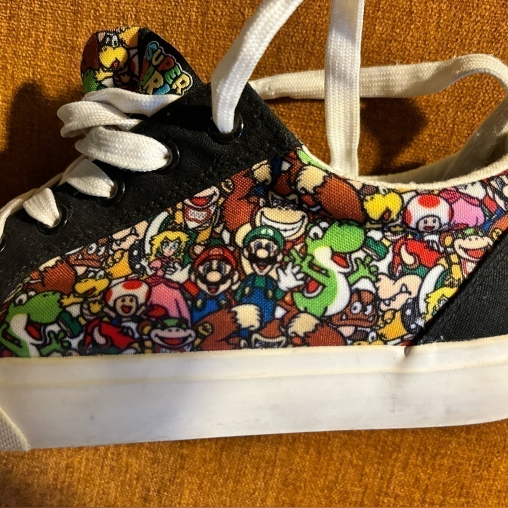 Super Mario Bros Sneakers Shoes Size 5 Nintendo Ground Up Kids Yoshi Luigi Peach - Picture 11 of 12